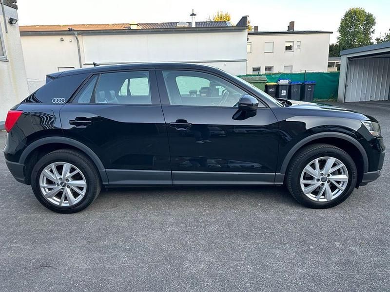 Gebraucht Audi Q2 Basis 150 PS (110 kW) 2017 Schwarz SUV