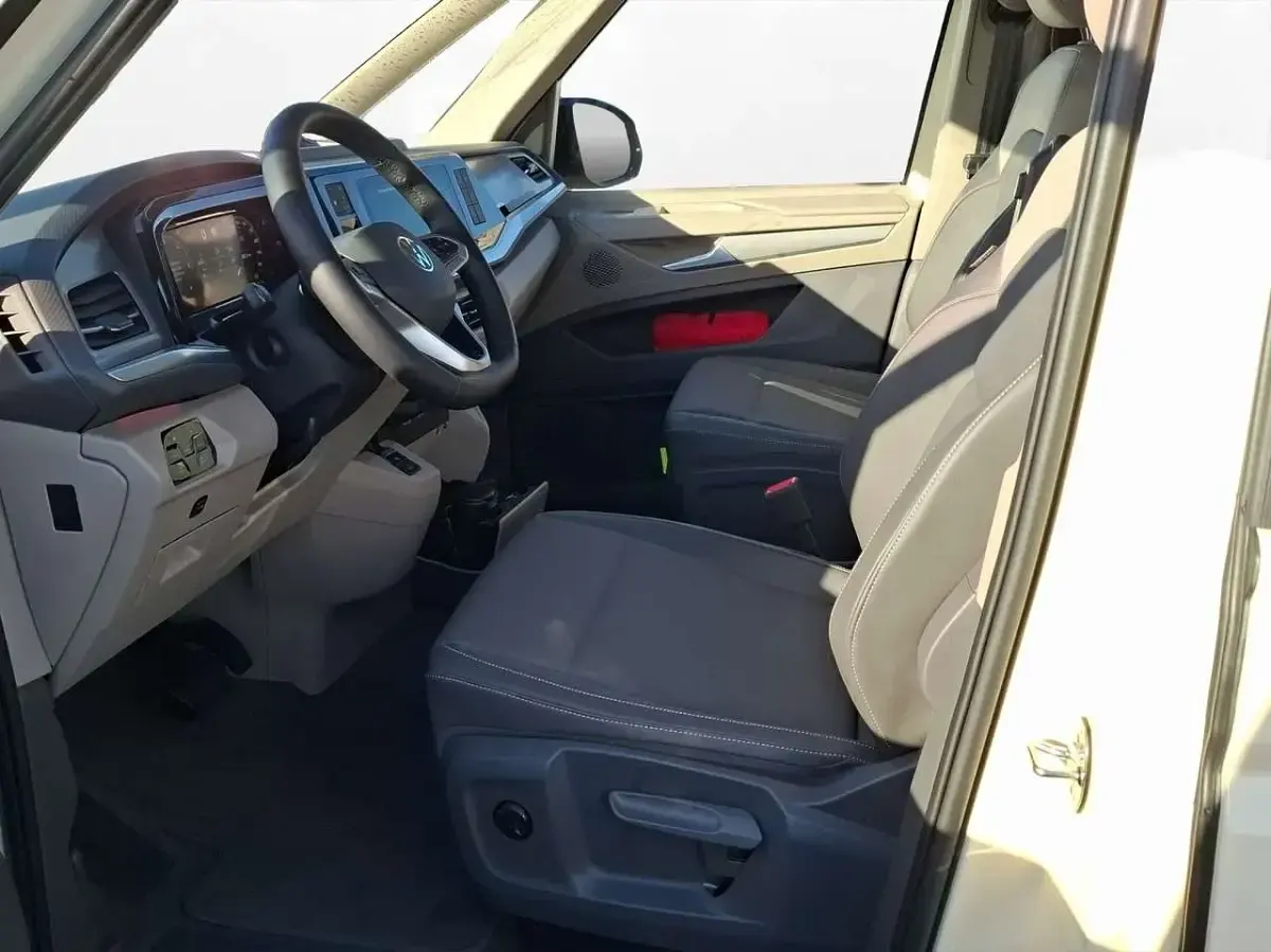 Neu VW T7 150 PS (110 kW) 2026 Hellelfenbein r1015 Van