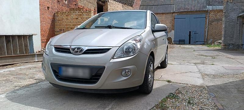 Gold Gebraucht 2010 Hyundai i20 Kleinwagen | 1.400 € - Bild 1/4