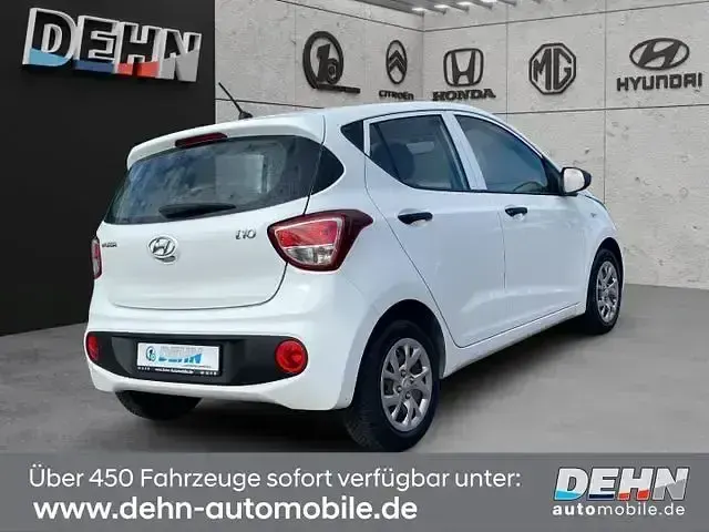 Gebraucht Hyundai i10 Select 67 PS (49 kW) 2019 Polar white / sol Kleinwagen