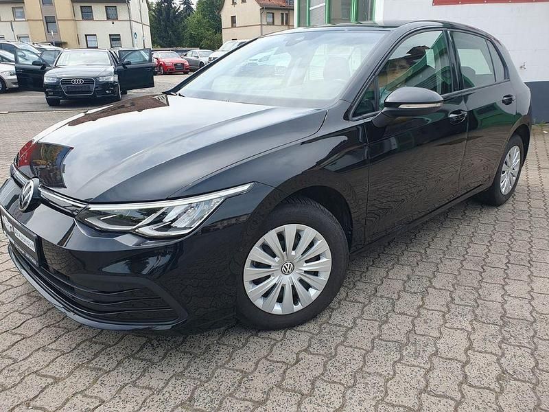 Schwarz Gebraucht 2020 VW Golf VIII Life Limousine | 16.780 € (Teuer) - Bild 1/4