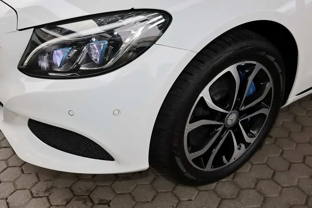 Gebraucht Mercedes C350e Avantgarde 211 PS (155 kW) 2016 Unilack polarweiß Kombi