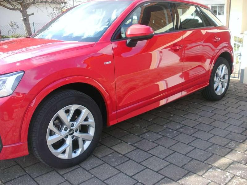 Gebraucht Audi Q2 S-Line 110 PS (80 kW) 2022 Rot SUV