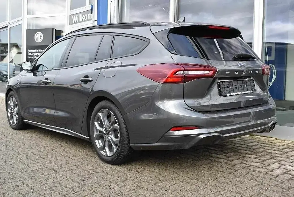 Używany Ford Focus ST-Line 155 KM (114 kW) 2024 Czerwony Kombi