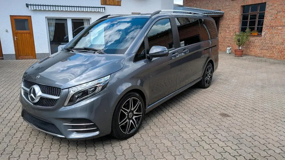 Gebraucht Mercedes V300 239 PS (175 kW) 2019 Grau Van / Kleinbus