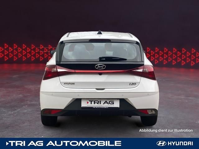 Gebraucht Hyundai i20 Trend 120 PS (88 kW) 2022 Polar white / sol Limousine