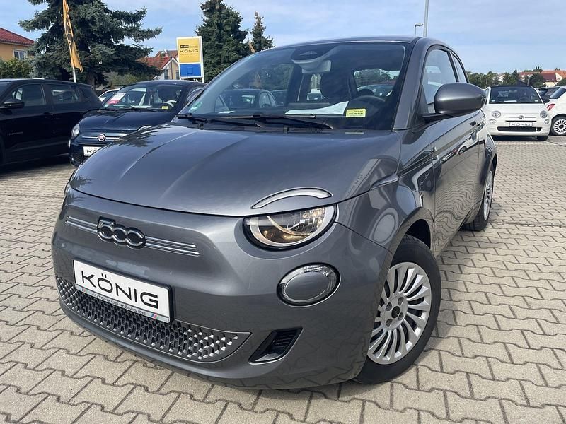 Grau Gebraucht 2023 Fiat 500e Kleinwagen | 23.999 € (Etwas zu teuer) - Bild 1/4