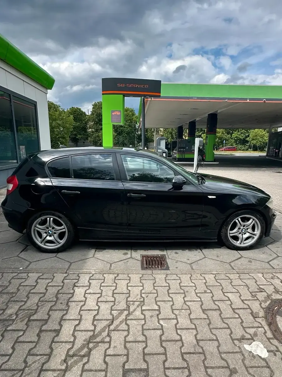 Gebraucht BMW 118 122 PS (89 kW) 2004 Schwarz Kleinwagen