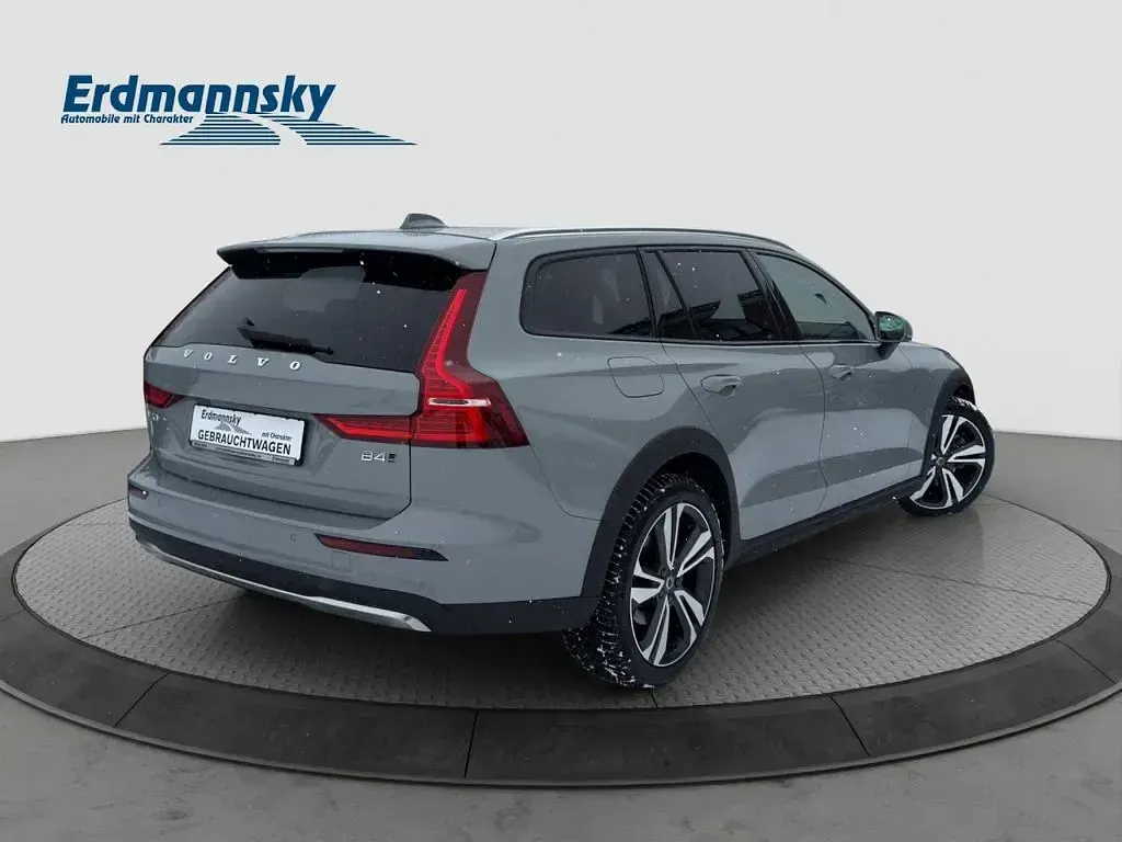 Gebraucht Volvo V60 CC Plus 197 PS (144 kW) 2024 Grau Kombi