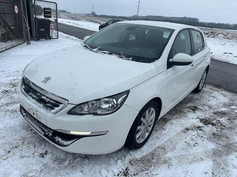 Gebraucht Peugeot 308 Active 125 PS (91 kW) 2014 Weiß Limousine