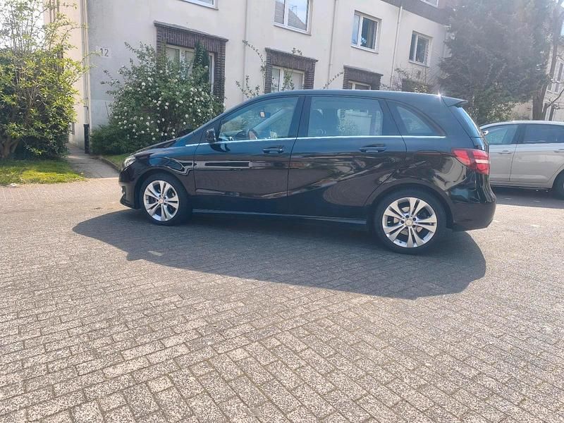 Gebraucht Mercedes B200 136 PS (100 kW) 2016 Schwarz Van / Kleinbus