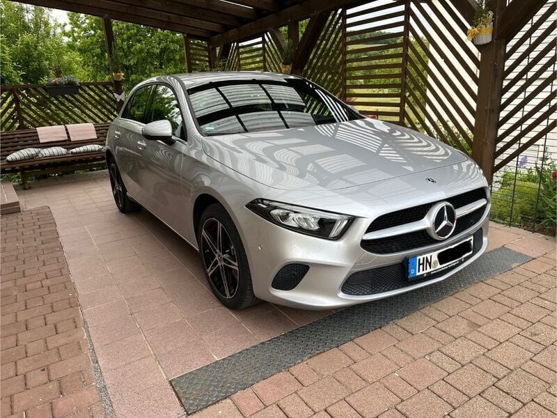 Silber Gebraucht 2021 Mercedes A250 Advanced Limousine | 24.900 € (Superpreis) - Bild 1/4
