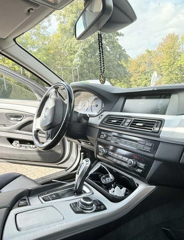 Gebraucht BMW 525 258 PS (189 kW) 2010 Silber Limousine
