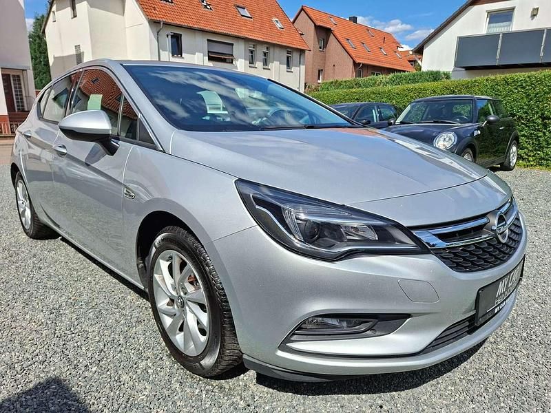 Argon silber/ice silver (m2) Gebraucht 2019 Opel Astra Innovation Kleinwagen | 12.850 € (Fairer Preis) - Bild 1/4