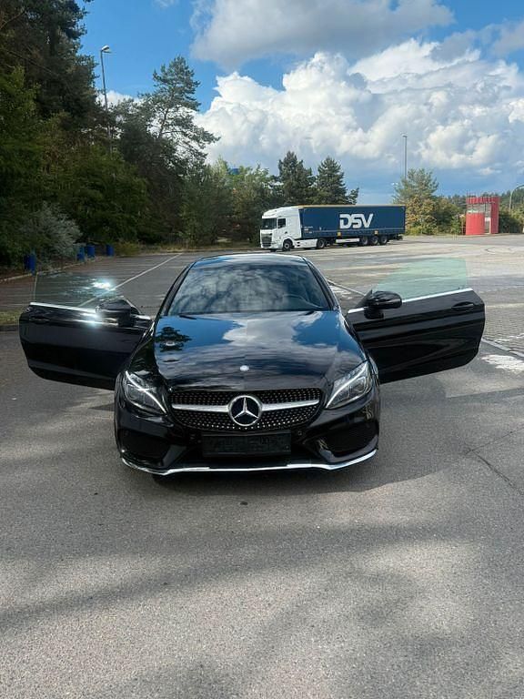 Schwarz Gebraucht 2016 Mercedes C180 AMG line Coupé | 18.900 € (Fairer Preis) - Bild 1/4