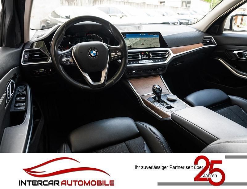Gebraucht BMW 330 Advantage 265 PS (194 kW) 2020 Alpinweiss iii Kombi