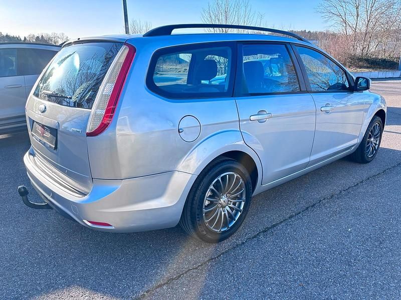 Gebraucht Ford Focus Ambiente 125 PS (91 kW) 2008 Silber Kombi