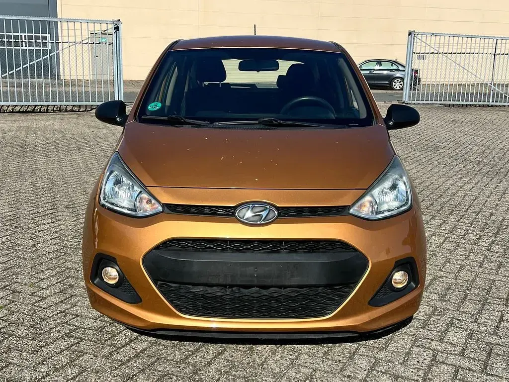 Gebraucht Hyundai i10 Classic 67 PS (49 kW) 2016 Gold Kleinwagen