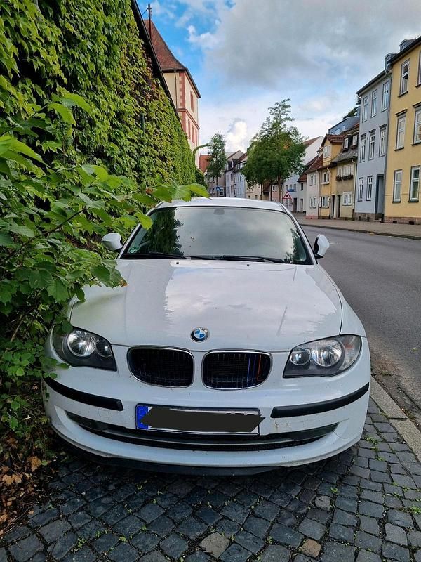 Weiß Gebraucht 2011 BMW 116 Kleinwagen | 3.950 € (Superpreis) - Bild 1/4