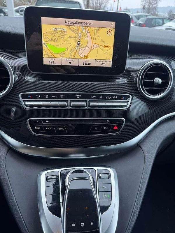 Gebraucht Mercedes V200 163 PS (119 kW) 2016 Obsidianschwarz metallic Van / Kleinbus