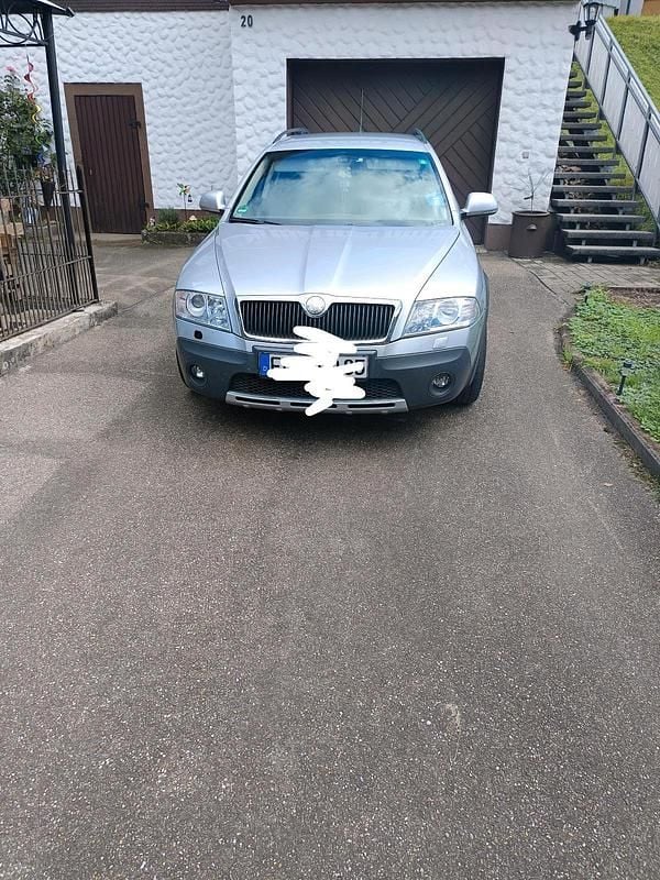 Silber Gebraucht 2008 Skoda Octavia Scout Kombi | 7.199 € (Fairer Preis) - Bild 1/4