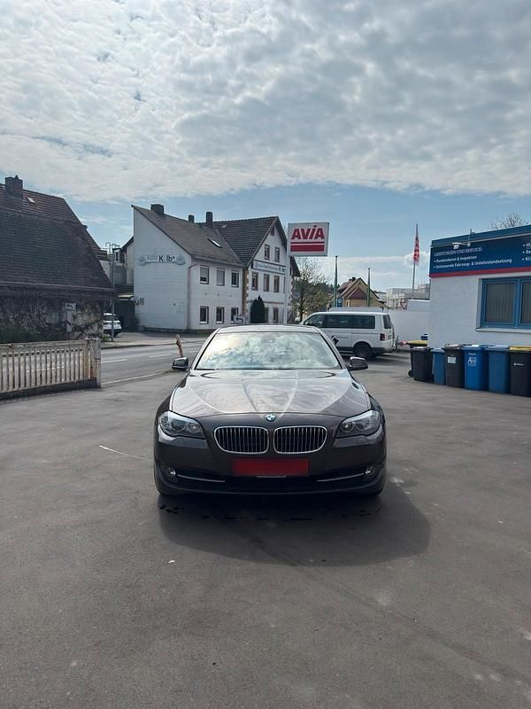 Second-hand BMW 520 184 CP (135 kW) 2011 Maro Berlinǎ