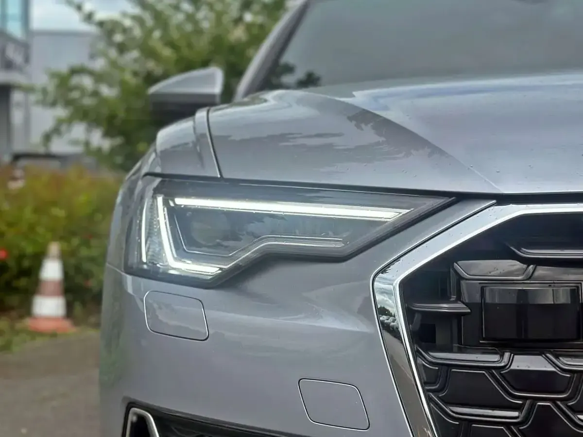 Gebraucht Audi A6 Ambiente 265 PS (194 kW) 2025 Florettsilber metallic Kombi