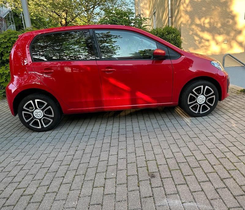 Rot Gebraucht 2016 VW up! Kleinwagen | 6.900 € (Fairer Preis) - Bild 1/4