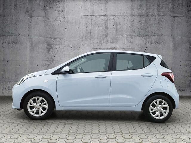 Gebraucht Hyundai i10 Trend 67 PS (49 kW) 2019 Weiß Kleinwagen