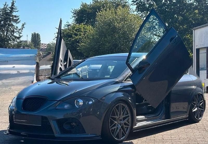 Grau Gebraucht 2006 Seat Leon FR Kleinwagen | 10.600 € - Bild 1/4