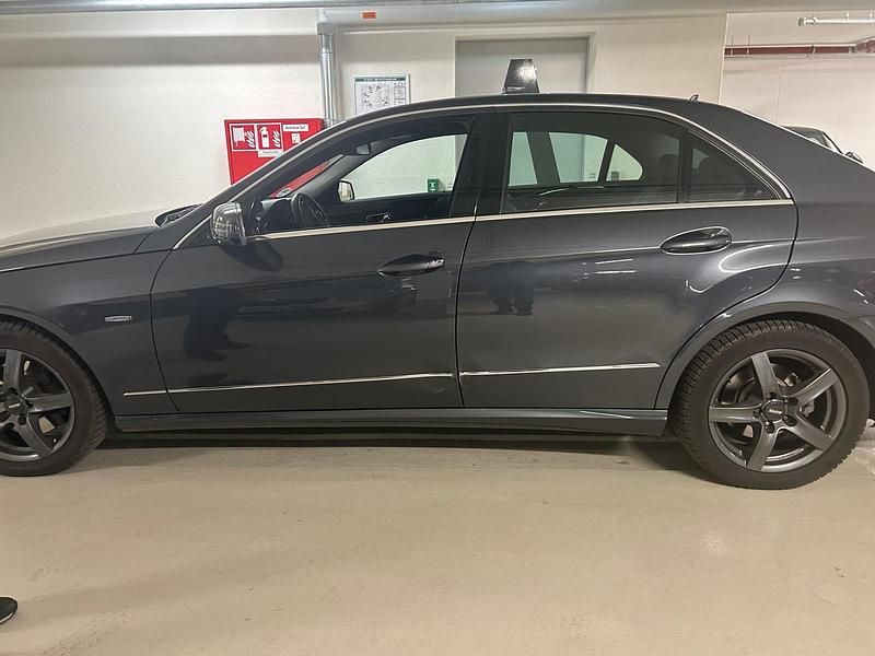 Gebraucht Mercedes E250 201 PS (147 kW) 2010 Grau Limousine