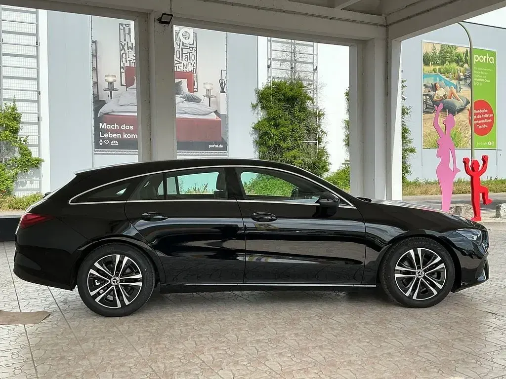 Gebraucht Mercedes CLA200 Shooting Brake 163 PS (119 kW) 2025 Unilack nachtschwarz Kombi