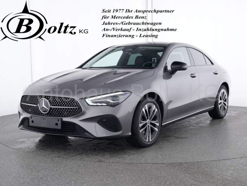 Mountaingrau Gebraucht 2023 Mercedes CLA180 Advanced Limousine | 32.699 € (Fairer Preis) - Bild 1/4