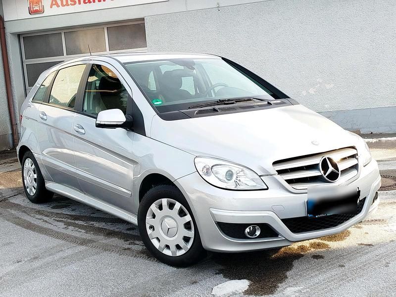 Silber Gebraucht 2008 Mercedes B170 Van / Kleinbus | 2.490 € - Bild 1/4
