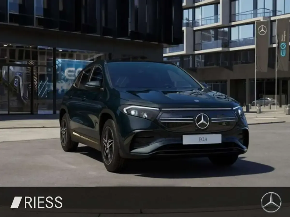 Gebraucht Mercedes EQA300 AMG 167 kW (228 PS) 2024 Metalliclack kosmosschwarz SUV