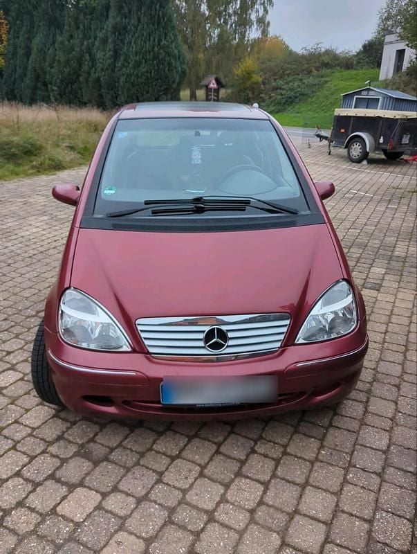 Rot Gebraucht 2001 Mercedes A170 Kleinwagen | 2.000 € (Etwas zu teuer) - Bild 1/4