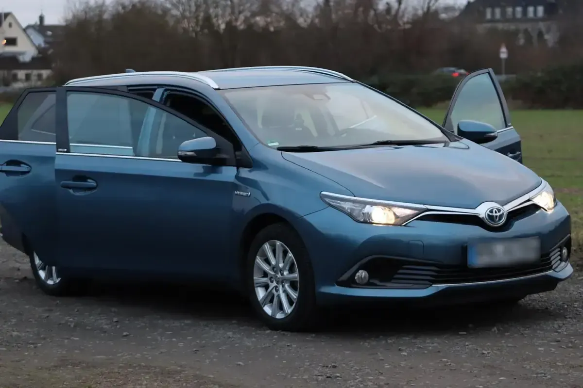 Gebraucht Toyota Auris 137 PS (100 kW) 2016 Blau Kombi