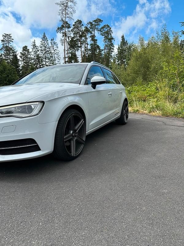 Używany Audi A3 Design 150 KM (110 kW) 2014 Biały Hatchback