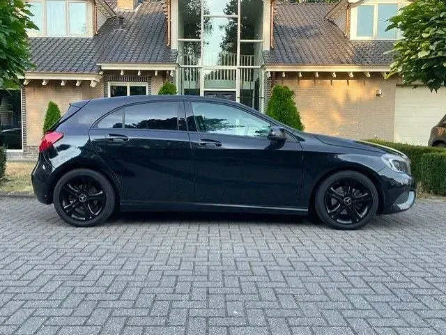 Gebraucht Mercedes A200 Urban 156 PS (114 kW) 2014 Schwarz Kleinwagen