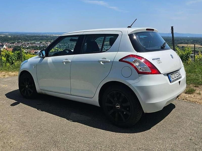 Usado Suzuki Swift Comfort 94 CV (69 kW) 2011 Blanco Utilitario