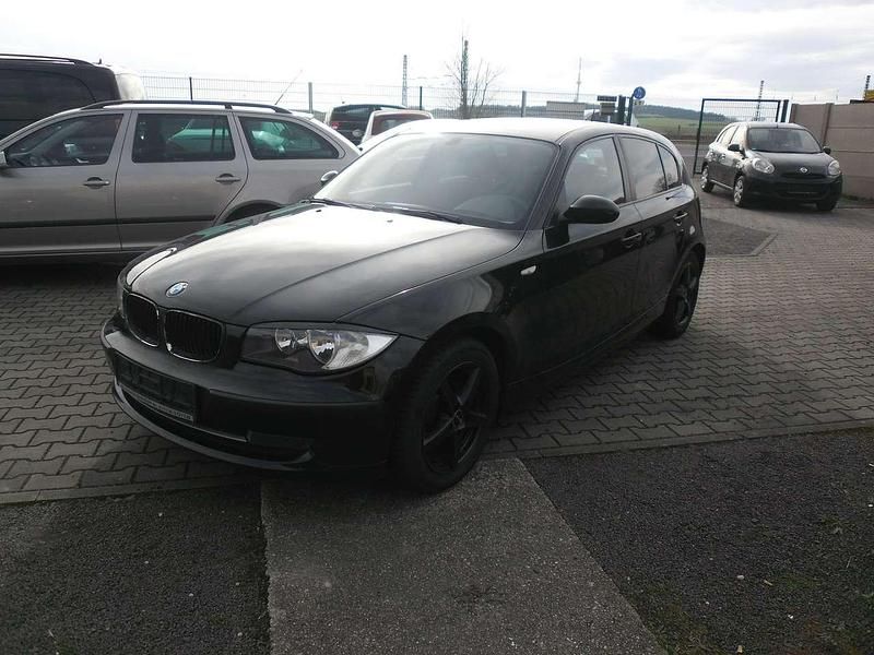 Gebraucht BMW 116 122 PS (89 kW) 2009 Schwarz Kleinwagen