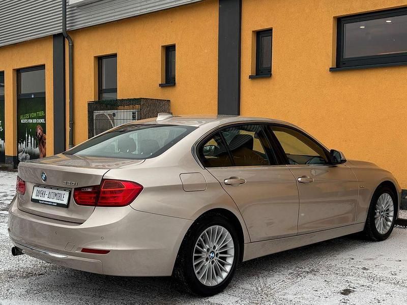 Gebraucht BMW 320 Luxury Line 184 PS (135 kW) 2015 Silber Limousine