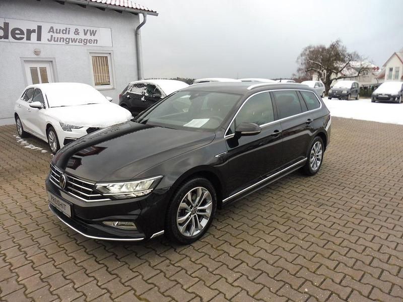 Gebraucht VW Passat R-line 200 PS (147 kW) 2023 Schwarz Limousine