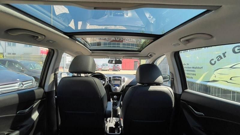 Schwarz Gebraucht 2015 Hyundai ix20 Style Van / Kleinbus | 11.990 € (Etwas zu teuer) - Bild 1/4