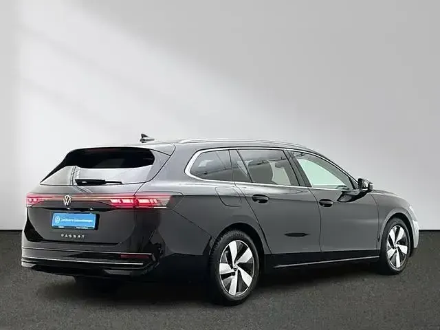 Używany VW Passat Elegance 150 KM (110 kW) 2025 Czarny Kombi