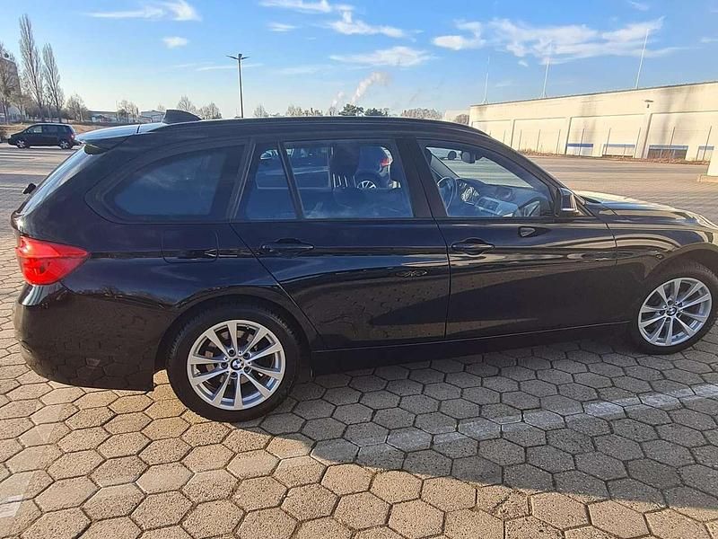 Gebraucht BMW 325 Advantage 224 PS (164 kW) 2017 Schwarz Kombi