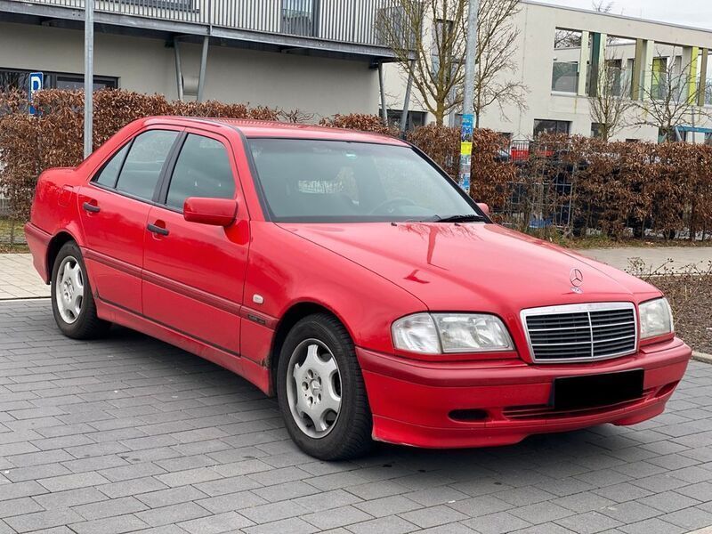 Rot Gebraucht 2000 Mercedes C200 Classic Limousine | 2.700 € (Fairer Preis) - Bild 1/4