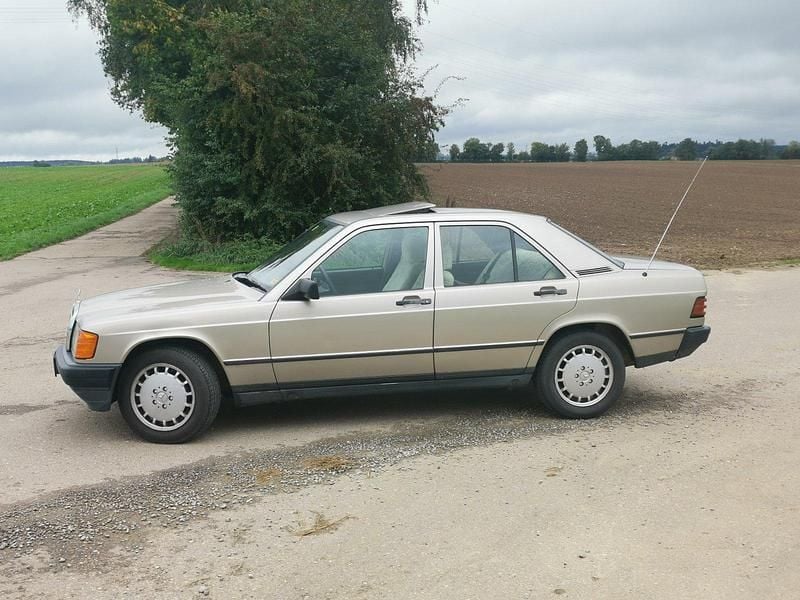Gebraucht Mercedes 190 122 PS (89 kW) 1988 Beige Limousine