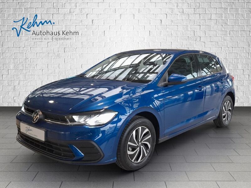 Blau Gebraucht 2024 VW Polo Life Limousine | 18.890 € (Guter Preis) - Bild 1/4