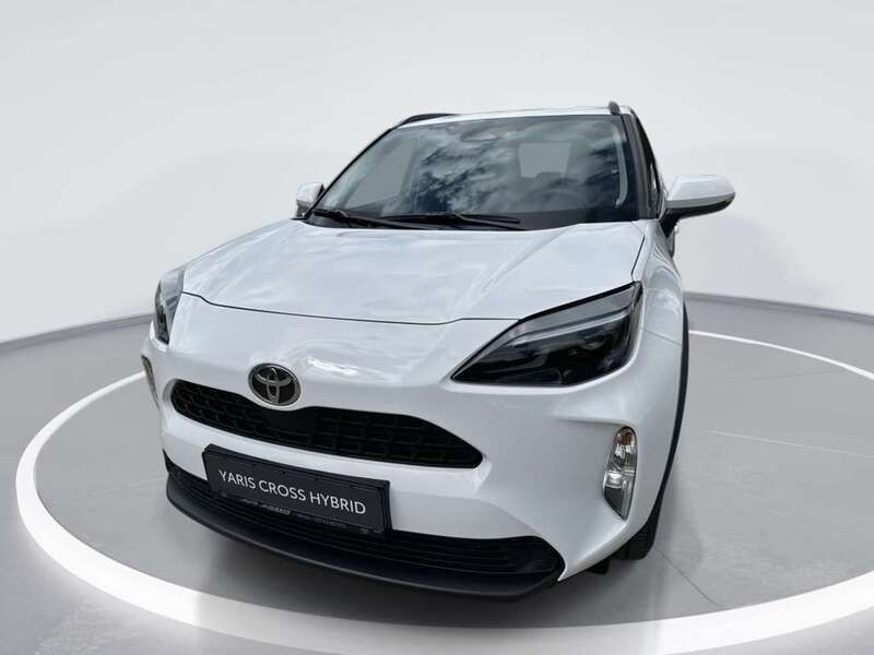 Hell weiß Neu 2025 Toyota Yaris Cross Business Edition SUV | 25.870 € - Bild 1/4
